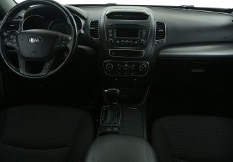 Подержанный автомобиль Kia Sorento 2013 года (12 фото)