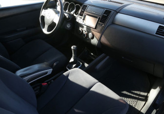 Подержанный автомобиль Nissan Tiida Hatchback 2007 года (9 фото)