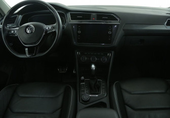 Подержанный автомобиль Volkswagen Tiguan 2020 года (12 фото)