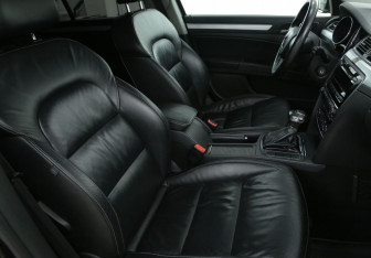 Подержанный автомобиль Skoda Superb Liftback 2011 года (10 фото)