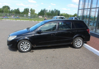 Подержанный автомобиль Opel Astra Wagon 2007 года (4 фото)