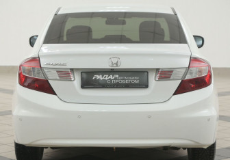 Подержанный автомобиль Honda Civic Sedan 2012 года (3 фото)