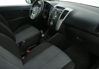 Подержанный автомобиль Kia Venga 2014 года (9 фото)