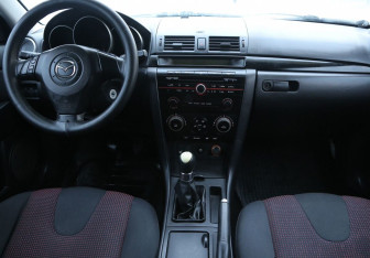 Подержанный автомобиль Mazda 3 Sedan 2006 года (12 фото)