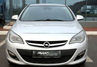 Подержанный автомобиль Opel Astra Sedan 2013 года (2 фото)