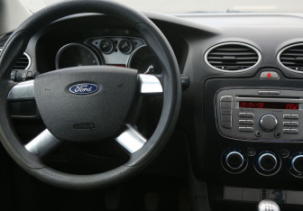 Подержанный автомобиль Ford Focus Sedan 2008 года (14 фото)