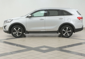 Подержанный автомобиль Kia Sorento 2017 года (7 фото)