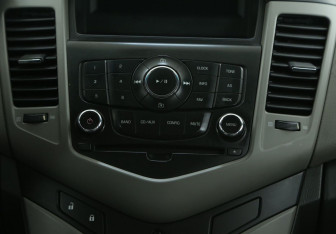 Подержанный автомобиль Chevrolet Cruze Sedan 2010 года (13 фото)