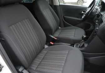 Подержанный автомобиль Volkswagen Polo Sedan 2017 года (10 фото)