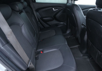 Подержанный автомобиль Hyundai ix35 2011 года (11 фото)
