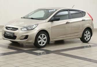 Подержанный автомобиль Hyundai Solaris Hatchback 2011 года (8 фото)