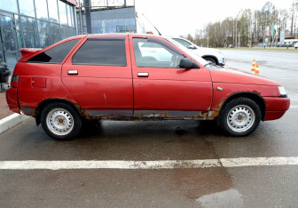 Подержанный автомобиль LADA (ВАЗ) 2112 2004 года (7 фото)