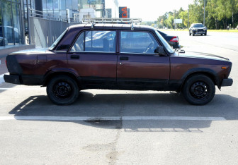 Подержанный автомобиль LADA (ВАЗ) 2107 2010 года (7 фото)