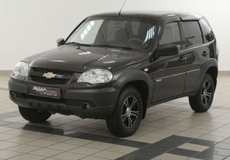 Подержанный автомобиль Chevrolet Niva 2012 года (8 фото)