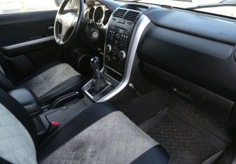 Подержанный автомобиль Suzuki Grand Vitara 2008 года (9 фото)