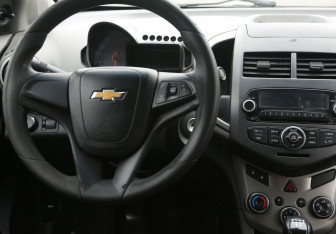 Подержанный автомобиль Chevrolet Aveo Sedan 2012 года (14 фото)