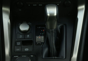 Подержанный автомобиль Lexus NX 2017 года (15 фото)