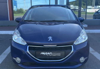 Подержанный автомобиль Peugeot 208 2013 года (2 фото)