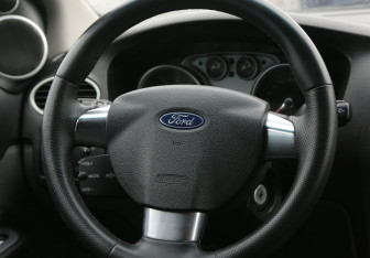 Подержанный автомобиль Ford Focus Hatchback 2009 года (16 фото)