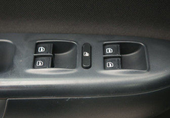 Подержанный автомобиль Skoda Octavia Liftback 2011 года (17 фото)