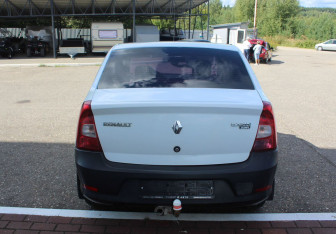 Подержанный автомобиль Renault Logan Sedan 2012 года (6 фото)