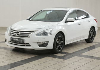 Подержанный автомобиль Nissan Teana 2014 года (8 фото)
