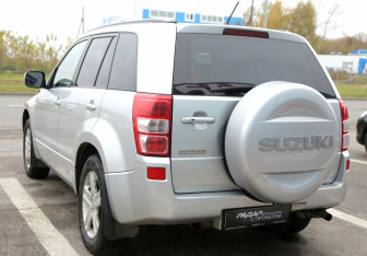 Подержанный автомобиль Suzuki Grand Vitara 2007 года (4 фото)