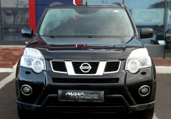 Подержанный автомобиль Nissan X-Trail 2013 года (2 фото)
