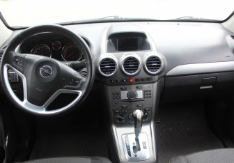 Подержанный автомобиль Opel Antara 2007 года (14 фото)