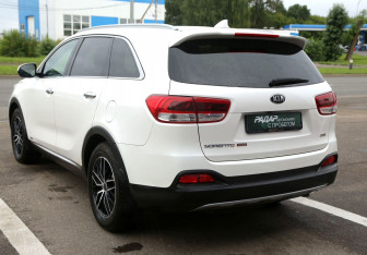 Подержанный автомобиль Kia Sorento 2015 года (4 фото)