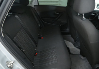 Подержанный автомобиль Volkswagen Polo Sedan 2017 года (11 фото)