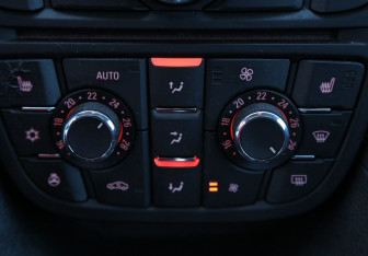 Подержанный автомобиль Opel Meriva 2012 года (18 фото)