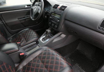 Подержанный автомобиль Volkswagen Jetta Sedan 2008 года (9 фото)