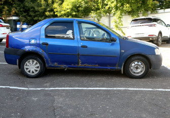Подержанный автомобиль Renault Logan Sedan 2005 года (3 фото)