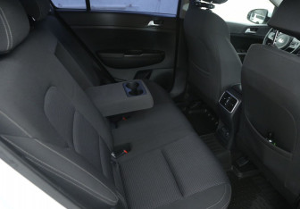 Подержанный автомобиль Kia Sportage 2016 года (12 фото)