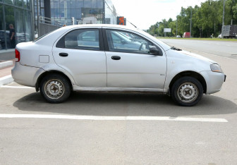 Подержанный автомобиль Chevrolet Aveo Sedan 2005 года (7 фото)