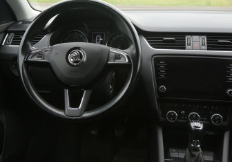 Подержанный автомобиль Skoda Octavia Liftback 2019 года (14 фото)