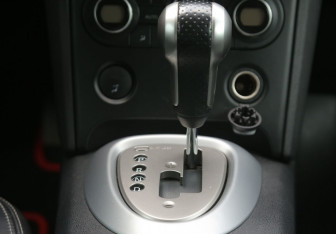 Подержанный автомобиль Nissan Qashqai 2008 года (15 фото)