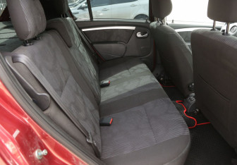 Подержанный автомобиль Renault Sandero 2012 года (11 фото)
