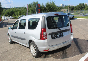 Подержанный автомобиль LADA (ВАЗ) Largus Wagon 2012 года (5 фото)