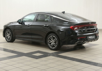 Подержанный автомобиль Kia K5 2020 года (2 фото)