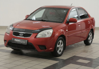 Подержанный автомобиль Kia Rio Sedan 2011 года (8 фото)
