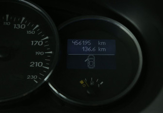 Подержанный автомобиль Renault Fluence 2013 года (18 фото)