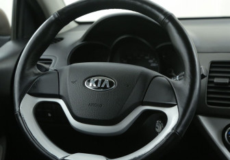 Подержанный автомобиль Kia Picanto 2013 года (16 фото)