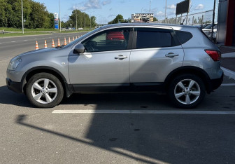 Подержанный автомобиль Nissan Qashqai 2008 года (8 фото)