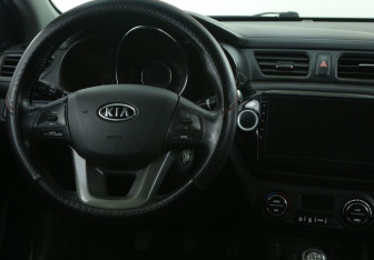 Подержанный автомобиль Kia Rio Sedan 2012 года (14 фото)