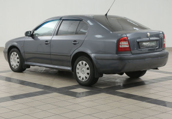 Подержанный автомобиль Skoda Octavia Liftback 2008 года (2 фото)