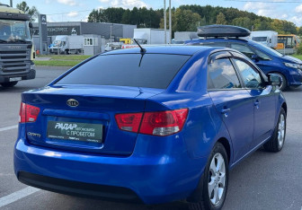 Подержанный автомобиль Kia Cerato Sedan 2010 года (7 фото)