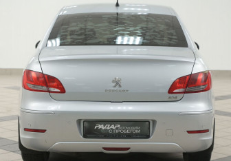 Подержанный автомобиль Peugeot 408 2012 года (3 фото)