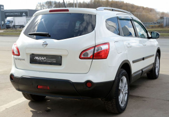 Подержанный автомобиль Nissan Qashqai+2 2011 года (6 фото)